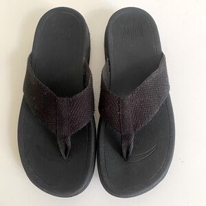 Fit Flop Surfa flip flops- black size 8